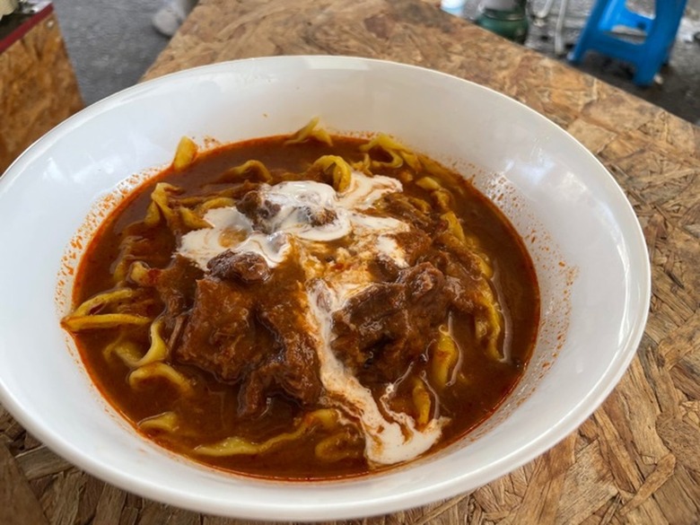 Christao Khao Soy Nuea (Beef Curried Noodles)