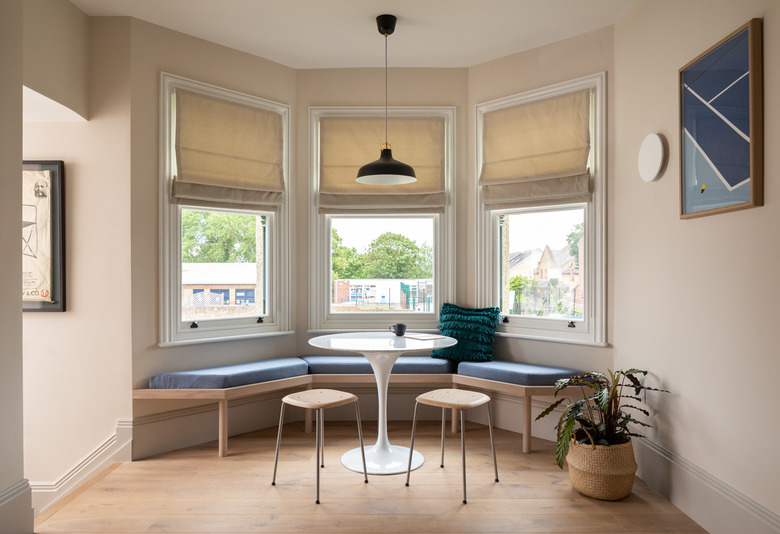 minimalist dining nook