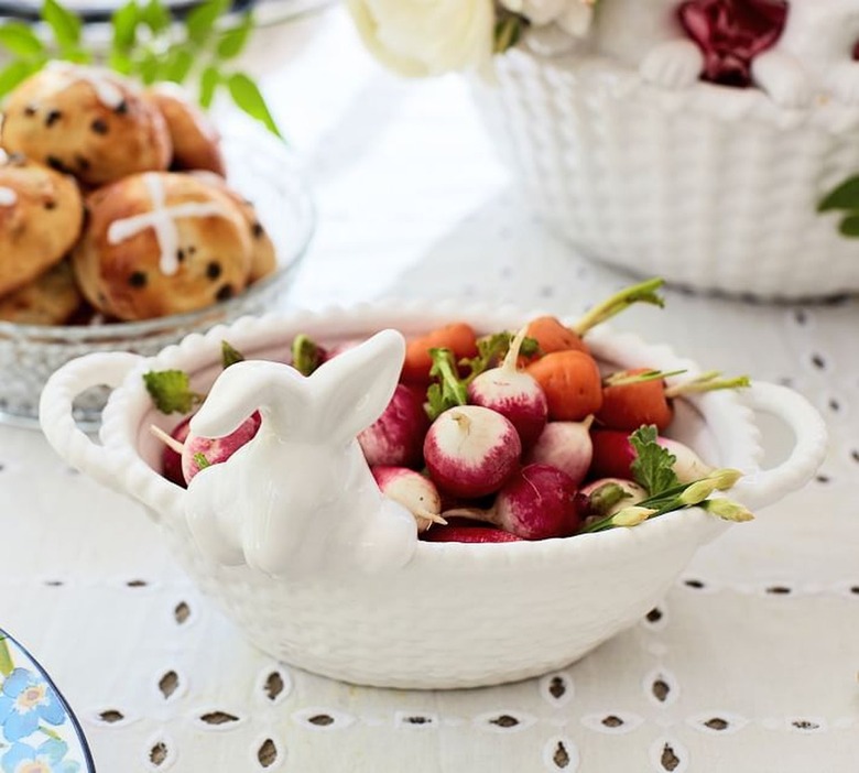 Pottery Barn Bunny Basket Handled Snack Bowl