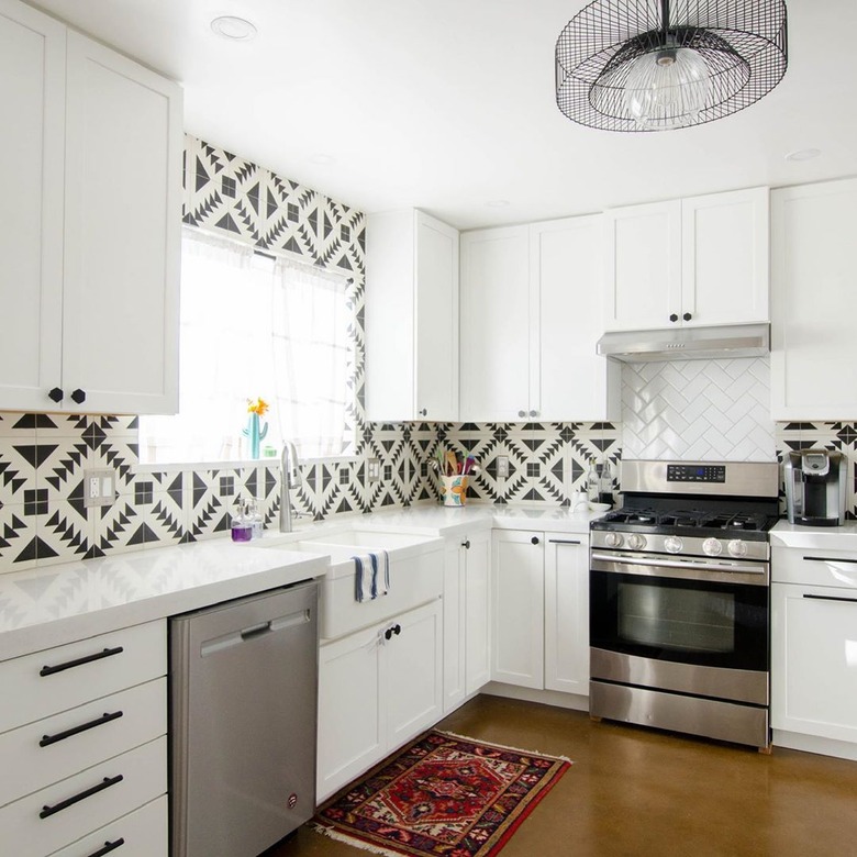 black and white patterned tile backsplash in modern kitchen