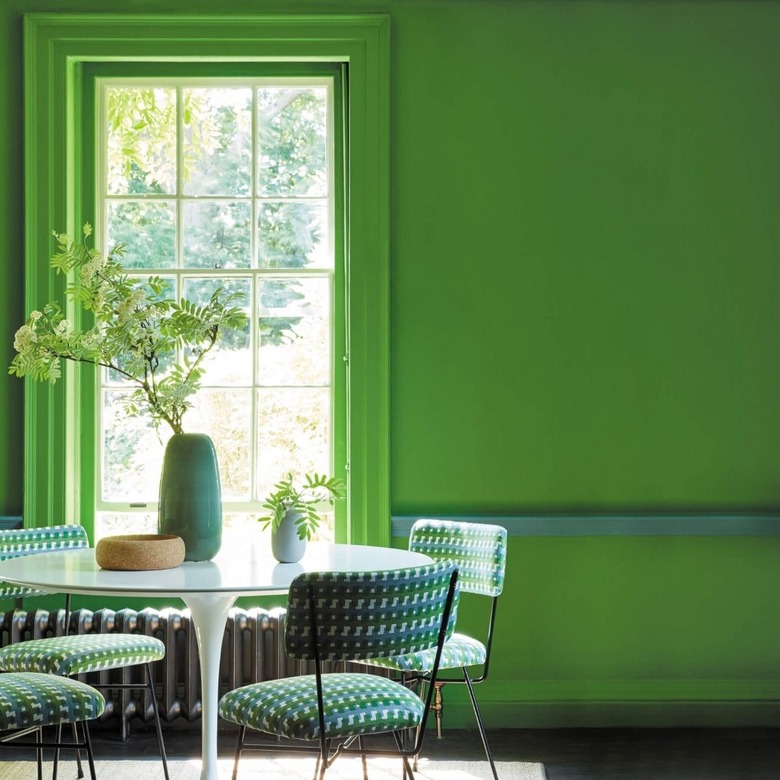 Yellow-green tertiary color walls in a traditional dining room