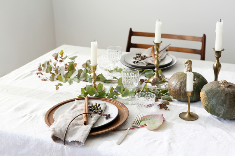 thanksgiving centerpieces with Pumpkin and squash Thanksgiving table decor by Eye Swoon