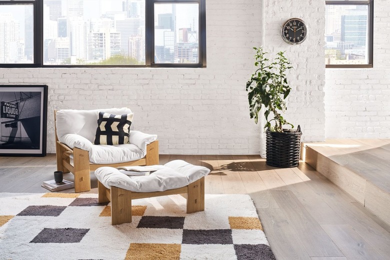 living room with geometric patterned rug