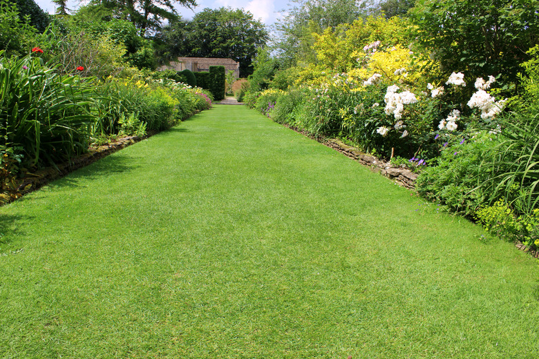 The Best Materials for Garden Paths and Steps | Hunker