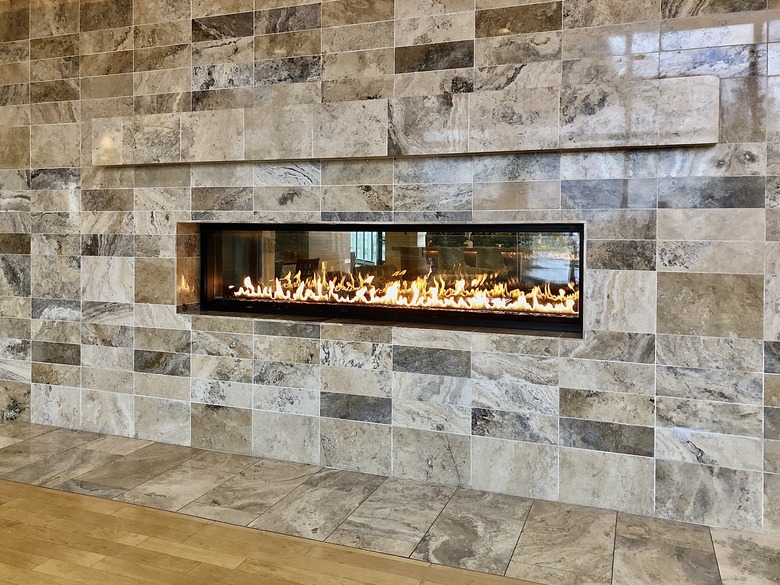 Modern gas fireplace