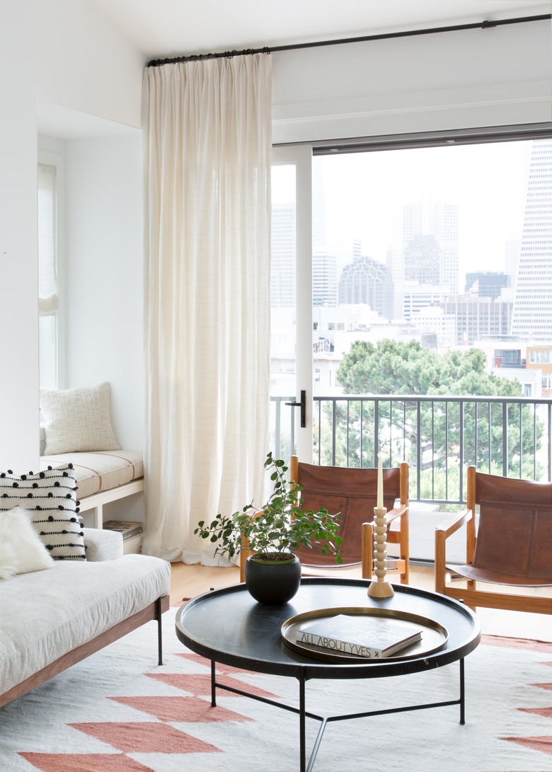 Living Room with round coffee table