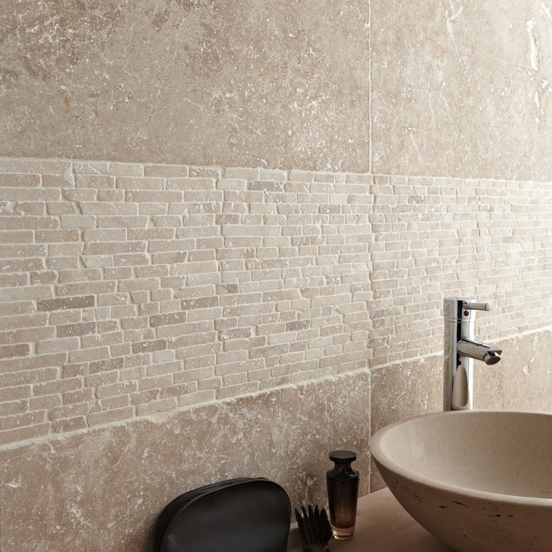 travertine bathroom backsplash