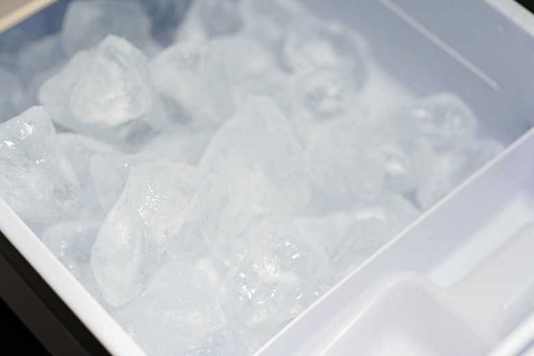 cube ice in ice making machine