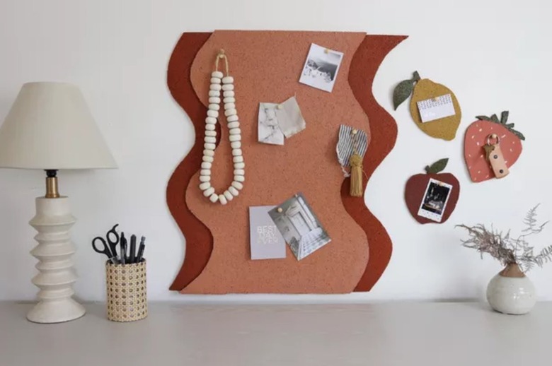 Wavy shaped corkboard.