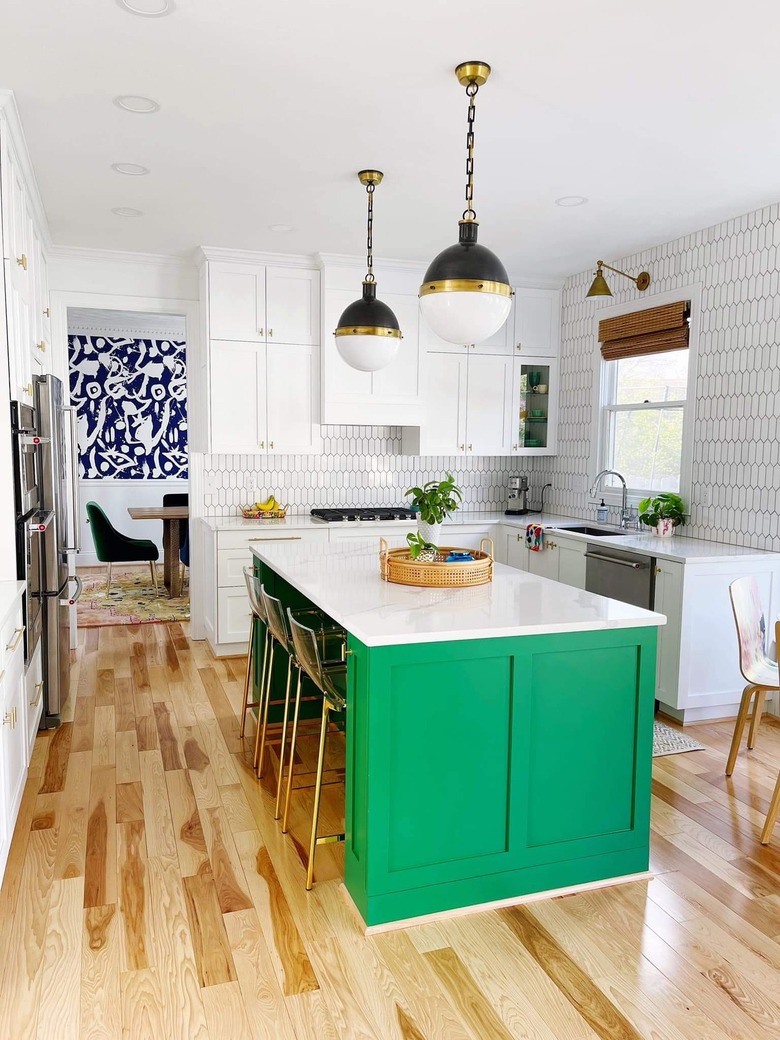 bright green and white kitchen color idea