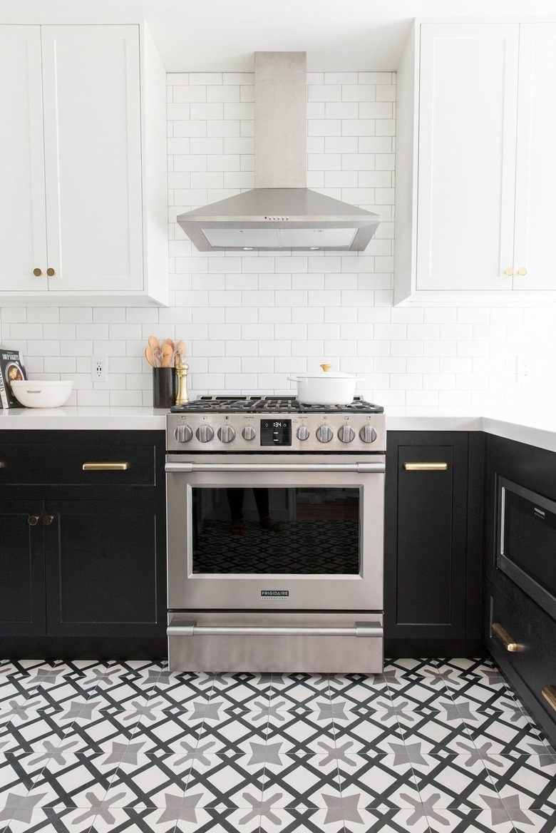 black and white two-color kitchen cabinet idea with matching tile flooring