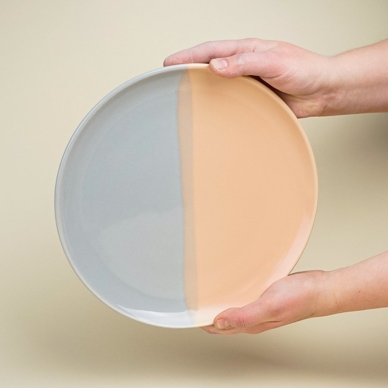 ceramic dinner plate in two colors