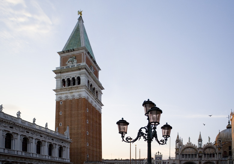 Building and streetlamp