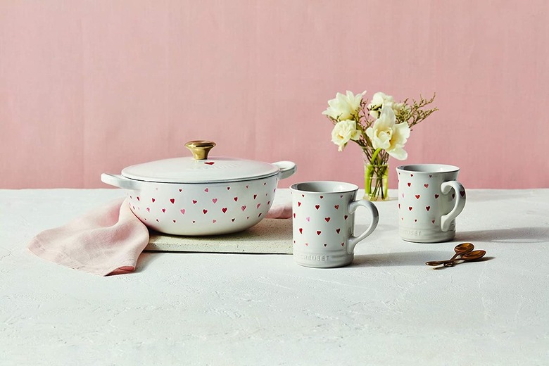 heart le creuset kitchenware