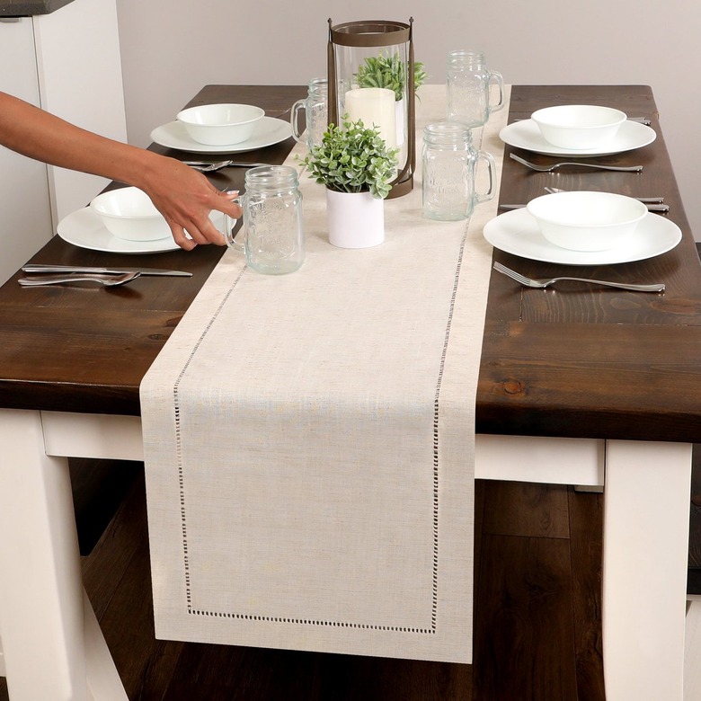 beige table runner