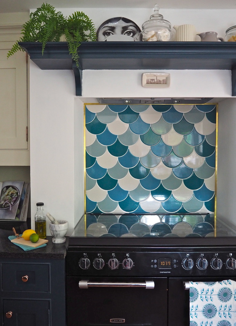 scalloped mosaic kitchen backsplash