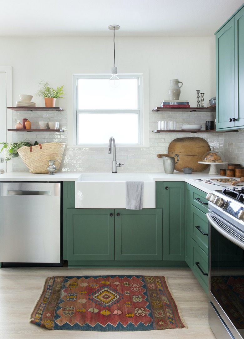 Craftsman kitchen with open shelves