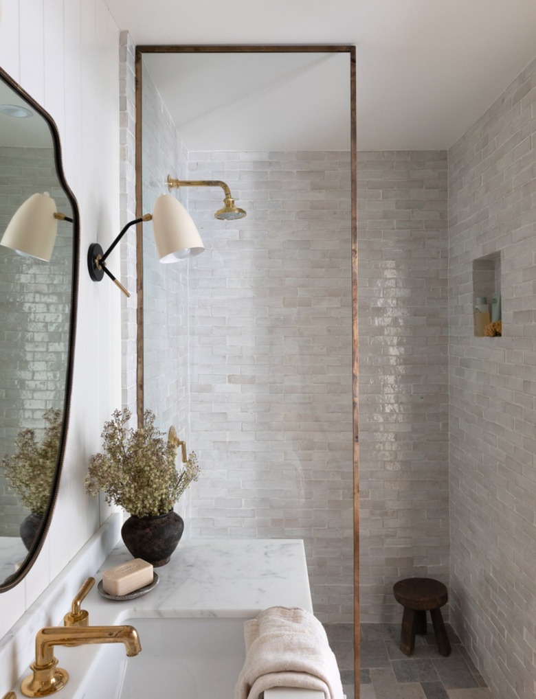 Neutral color palette bathroom by Amber Interiors