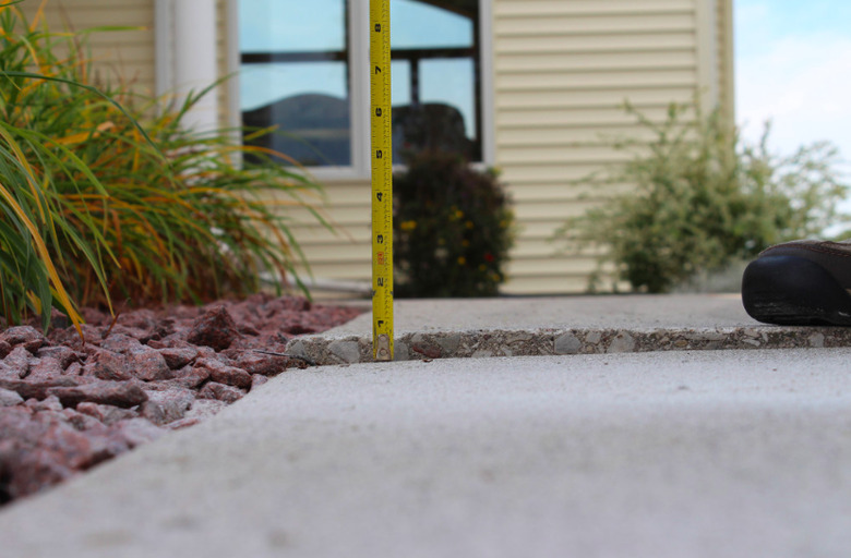 Measuring the gap created by a sinking slab.