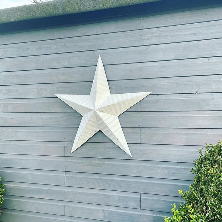 barn star on grey walls