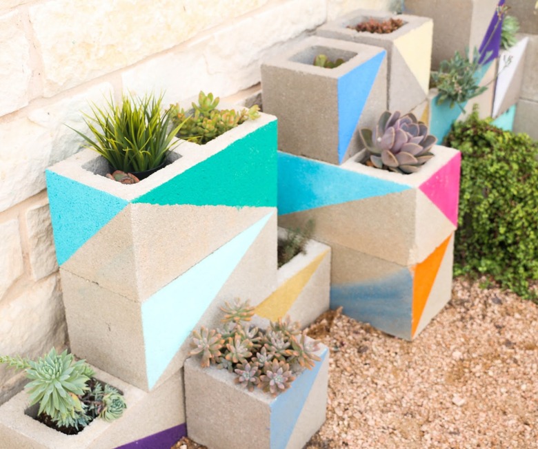 cinderblock succulent garden