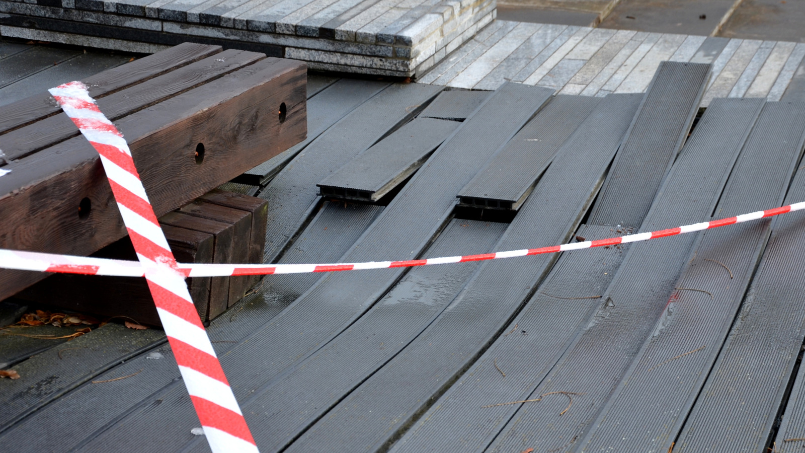 5 Deadly Signs That Your Deck Is Going To Collapse