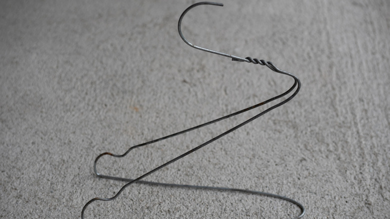 Bent wire hanger