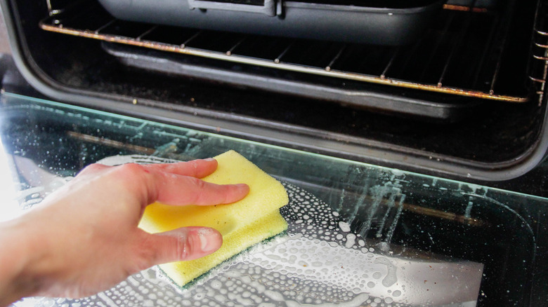 hand cleaning oven with sponge