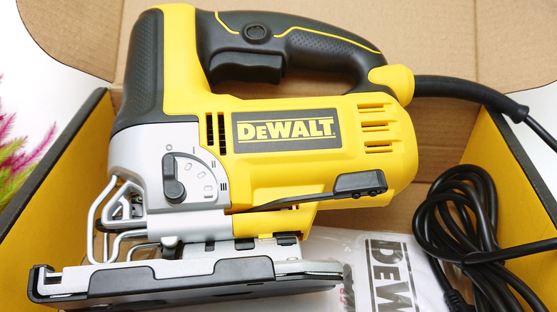 unboxing dewalt jigsaw tools