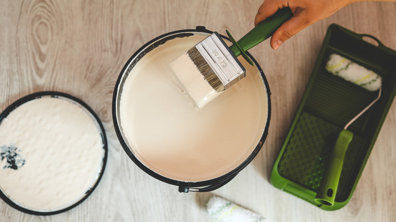 light cream paint bucket