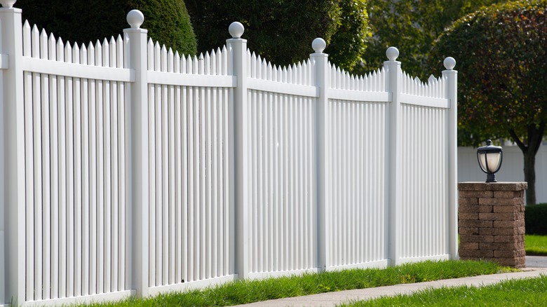 Scallop topped vinyl picket fence