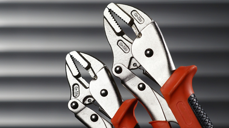 Locking pliers in two sizes