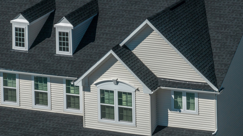 white vinyl siding example